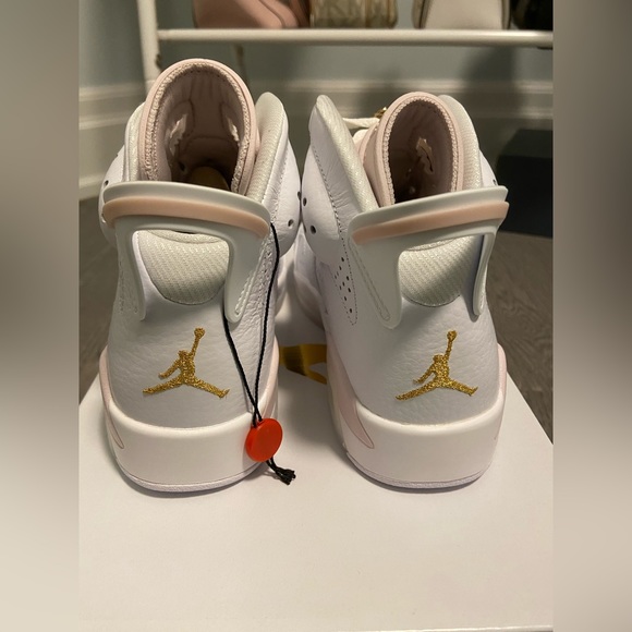 AIR JORDAN 6 GOLD HOOPS NEVER WORN - Picture 6 of 8